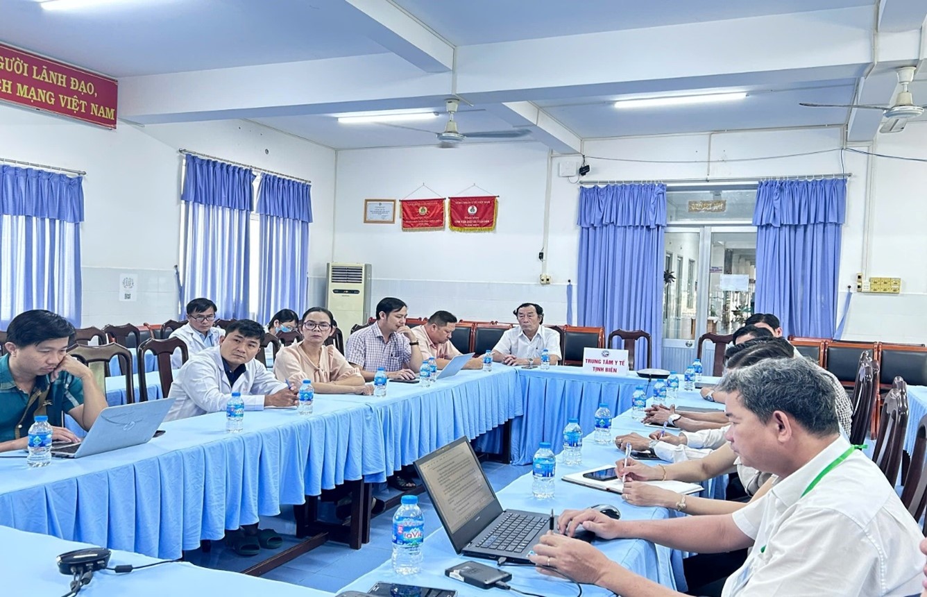 Trung tâm Y tế Tịnh Biên tham dự họp triển khai kế hoạch phòng, chống bệnh do vi rút nipah